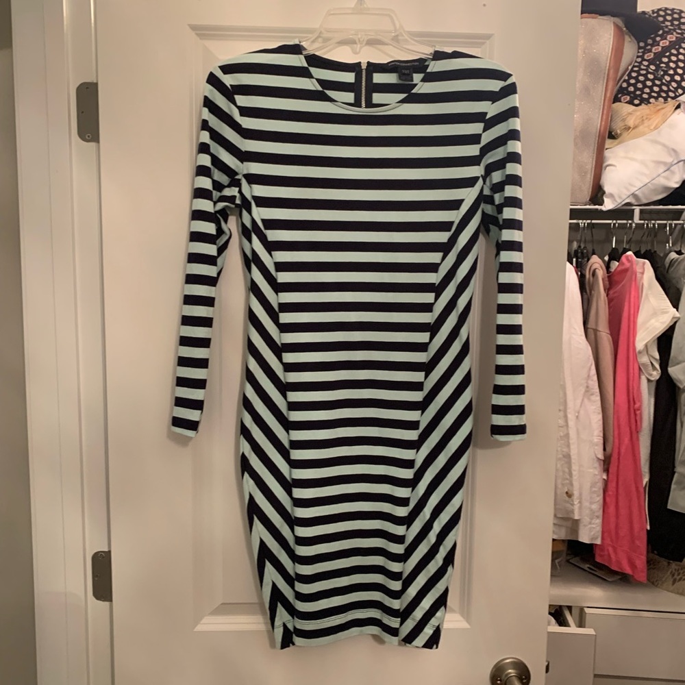Cute French Connection size 10 cotton knit dress